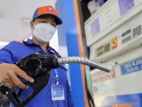 Giá xăng, dầu tăng tiếp