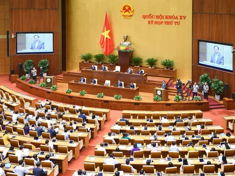 Thủ tướng Phạm Minh Chính: Xử lý nghiêm các sai phạm, bảo vệ nhà đầu tư