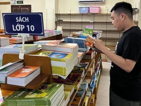 “Ngóng” sách giáo khoa lớp 10 khi triển khai chương trình mới