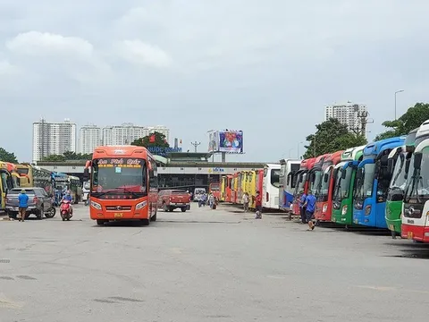 Xăng, dầu giảm giá, cước vận tải vẫn “neo cao”