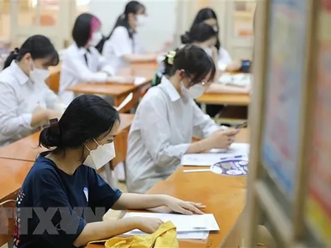 Bộ GD-ĐT khẳng định không bắt buộc kiểm tra trắc nghiệm môn Ngữ văn