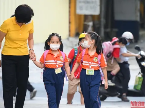 Hà Nội tạm thời chưa thu học phí năm học 2022-2023