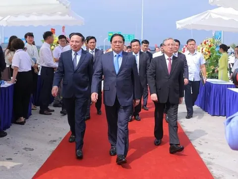 Thủ tướng Phạm Minh Chính dự lễ thông xe tuyến cao tốc Vân Đồn-Móng Cái