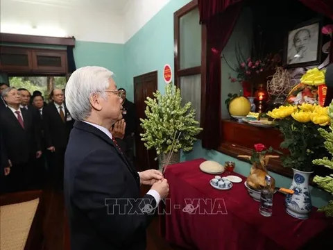 Tổng Bí thư Nguyễn Phú Trọng dâng hương tưởng niệm Chủ tịch Hồ Chí Minh