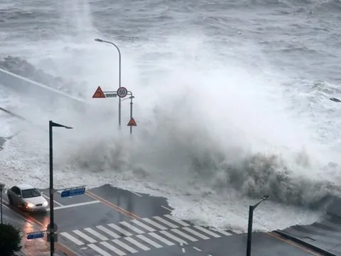 Siêu bão Hinnamnor càn quét miền nam Hàn Quốc