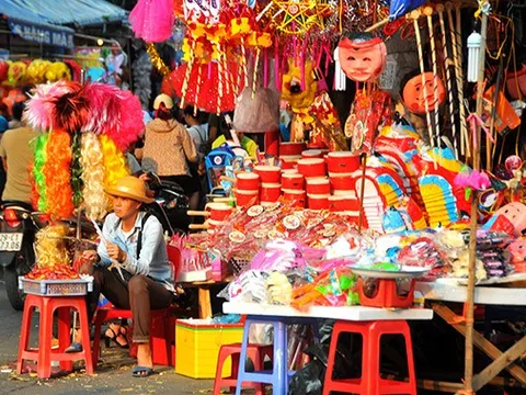 Phố Hàng Mã nhộn nhịp sắc màu Trung thu