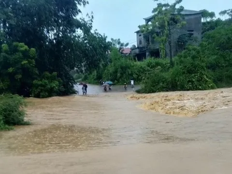 Phú Thọ: Di dời 42 hộ dân do mưa lũ và sạt lở