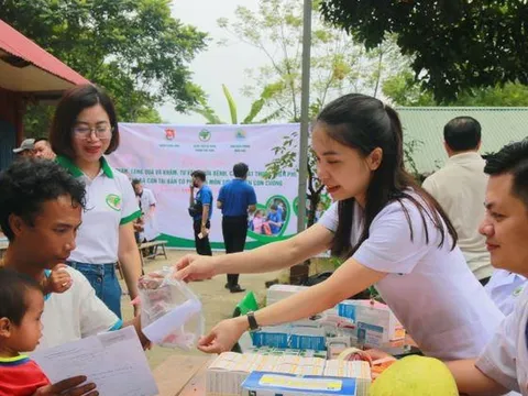 Nghệ An: Khám bệnh, cấp thuốc miễn phí cho 500 người dân tộc thiểu số vùng sâu huyện Con Cuông