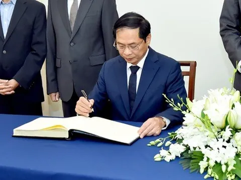 Bộ trưởng Ngoại giao Bùi Thanh Sơn sẽ tham dự Lễ tang của Nữ hoàng Anh