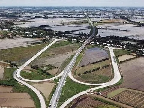 Xây dựng đường cao tốc ở Đồng bằng sông Cửu Long: Đầu tư đồng bộ