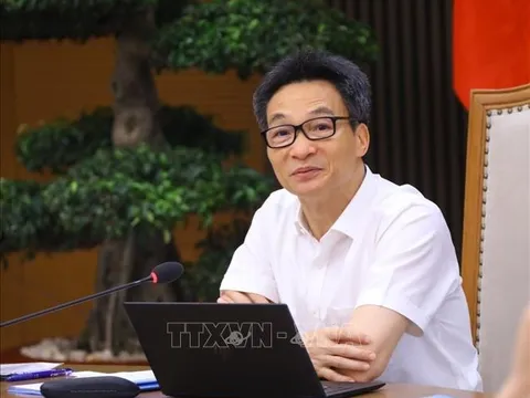 Phó Thủ tướng: Bảo đảm có đủ thuốc tốt, giá hợp lý nhất cho người dân