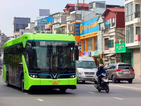 Hà Nội lên lộ trình chuyển đổi sang xe buýt chạy năng lượng xanh