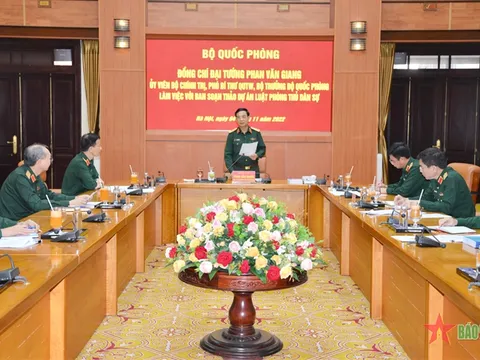Đại tướng Phan Văn Giang làm việc với Ban soạn thảo Dự án Luật Phòng thủ dân sự