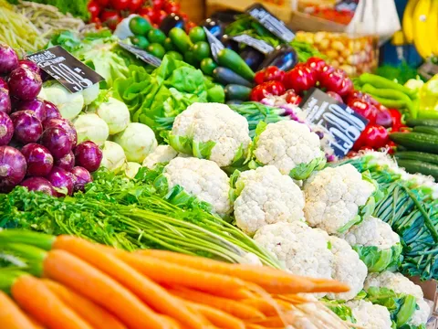 Hà Nội: Rau xanh đầu vụ Đông khan hàng tại các chợ, giá tăng nhẹ