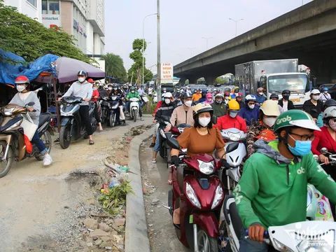 Hà Nội khẩn trương ứng phó tình trạng ùn tắc trên đường Nguyễn Xiển