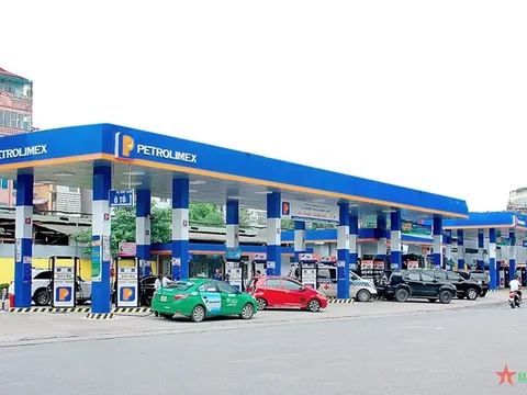 Petrolimex tăng thời gian bán hàng tại Hà Nội để phục vụ người tiêu dùng