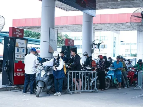 Tăng hơn 1.000 đồng, xăng RON95-III có giá mới là 23.867 đồng