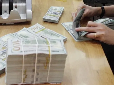 Ngân hàng Nhà nước lần đầu tiên giảm giá USD trong năm 2022