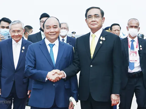 Chủ tịch nước đến Bangkok, bắt đầu thăm chính thức Vương quốc Thái Lan