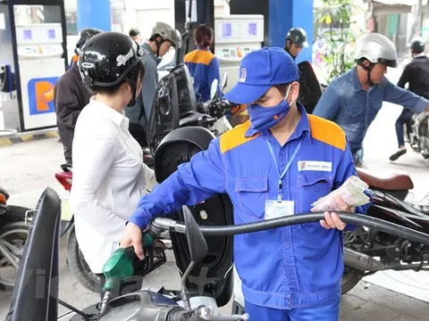 Giảm lần thứ 2 liên tiếp, xăng RON95-III xuống ngưỡng 22.700 đồng
