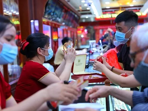 Giá vàng trong nước tiếp tục bật tăng thêm tới 200.000 đồng mỗi lượng