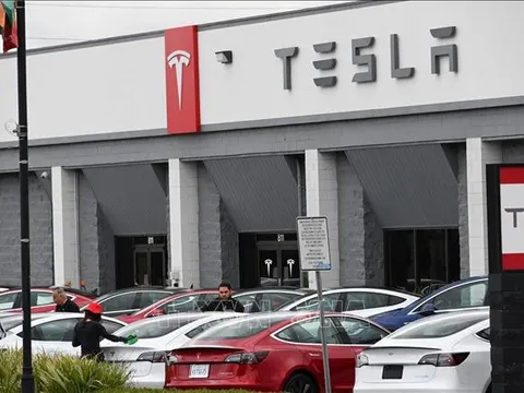 Tỷ phú Elon Musk tiếp tục bán cổ phiếu của hãng xe điện Tesla