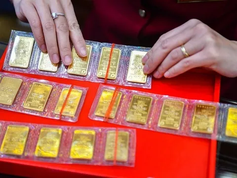 Giá vàng 13/7: Vượt mốc 3.300 USD/ounce, vàng SJC tăng vọt lên 121,5 triệu đồng/lượng