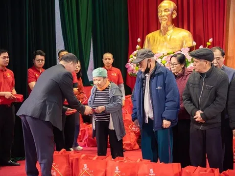 SABECO cùng Ủy ban Mặt trận Tổ quốc Việt Nam trao tặng 300 phần quà “Chung vị Tết Việt” cho người dân tỉnh Ninh Bình