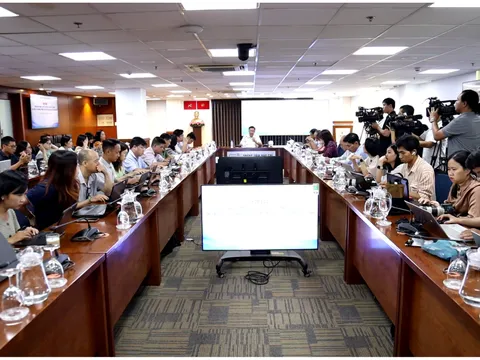 UBND TP. Hồ Chí Minh họp báo định kỳ về các vấn đề kinh tế, xã hội, phòng chống dịch