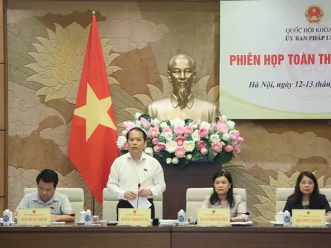 Ủy ban Pháp luật họp phiên toàn thể lần thứ 18