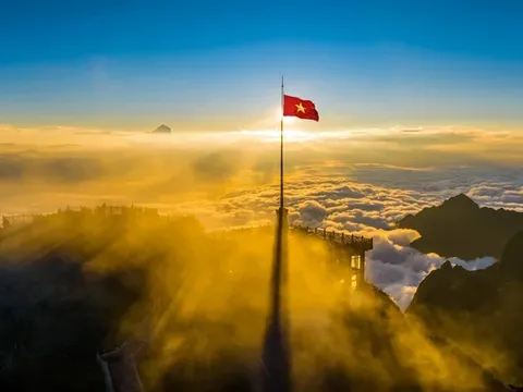 Chiêm ngưỡng biển mây trên đỉnh Fansipan