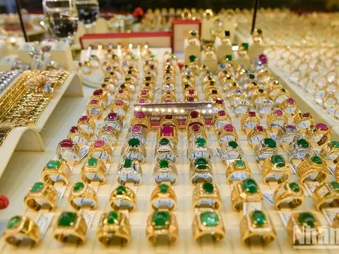 Giá vàng ngày 4/4: Vàng nhẫn lập kỷ lục mới, 72 triệu đồng/lượng, đắt nhất từ trước đến nay