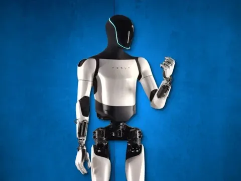 Robot hình người của Tesla sẵn sàng ra thị trường vào cuối năm sau