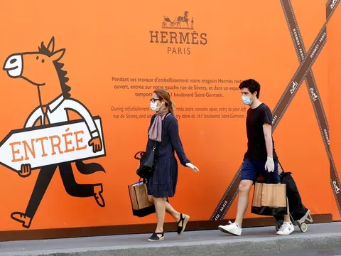 Hãng thời trang Hermes hốt bạc nhờ nhu cầu hàng xa xỉ cao cấp tăng mạnh