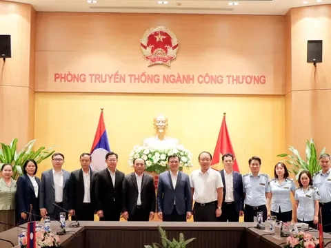 Việt Nam và Lào đẩy mạnh hợp tác trong lĩnh vực quản lý thị trường