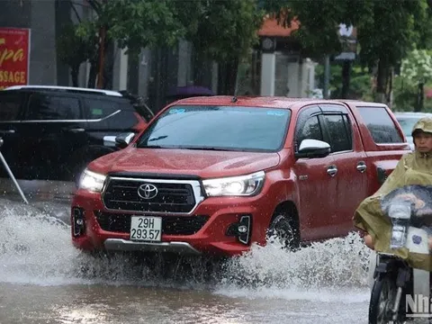 Khu vực Hà Nội đề phòng mưa lớn cục bộ kèm lốc sét, gió giật mạnh