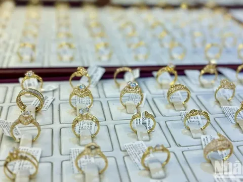 Giá vàng ngày 28/8: Vàng nhẫn tiếp đà tăng, thiết lập lập kỷ lục mới