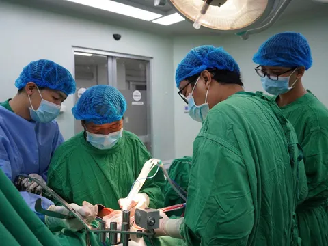 Lần đầu tiên sử dụng hệ thống dao mổ siêu âm CUSA trong phẩu thuật cắt gan tại Đồng bằng sông Cửu Long