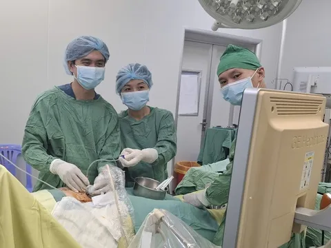 Bệnh viện Phụ sản TP. Cần Thơ: Can thiệp thành công kỹ thuật truyền ối, mang lại hy vọng cho thai nhi 25 tuần