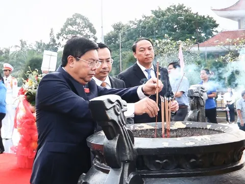 Đoàn đại biểu Tỉnh ủy An Giang viếng Nghĩa trang liệt sĩ tỉnh nhân dịp Đại hội Đảng bộ tỉnh lần thứ I, nhiệm kỳ 2025 – 2030