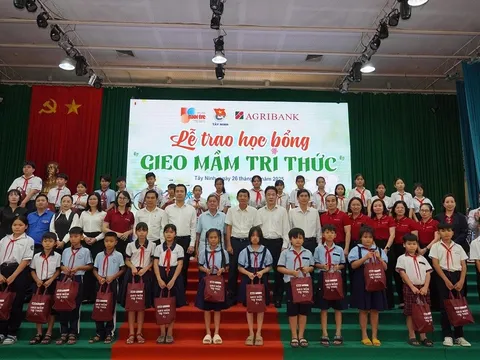 Hành trình “Gieo mầm tri thức” đến với 200 học sinh có hoàn cảnh khó khăn tại tỉnh Tây Ninh.