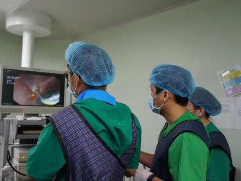 Lấy xương cá dài 3cm xuyên vào đường mật