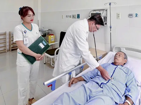 Cứu sống bệnh nhân nguy cơ vỡ phình động mạch chủ bụng