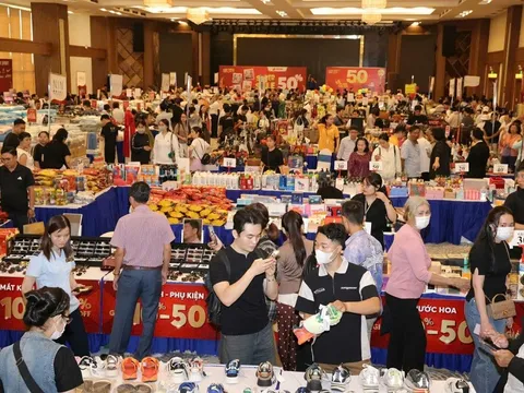 Cần Thơ Mega Sale lần thứ 2: Sôi động săn hàng hiệu thật – giảm giá thật lên đến 80%