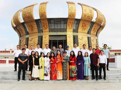 Doanh nhân Họ Trần TP. Cần Thơ thành kính dâng hương tưởng niệm các Vua Hùng