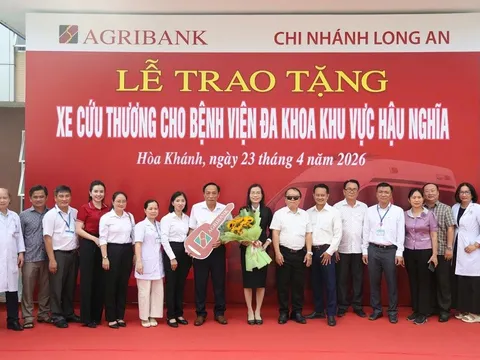 Agribank Chi nhánh Long An trao tặng xe cứu thương trị giá 1,2 tỷ đồng cho Bệnh viện Đa khoa Khu vực Hậu Nghĩa