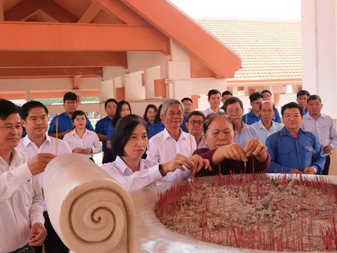 Agribank Chi nhánh Đức Huệ Bắc Long An về nguồn giáo dục truyền thống, lan tỏa trách nhiệm vì cộng đồng