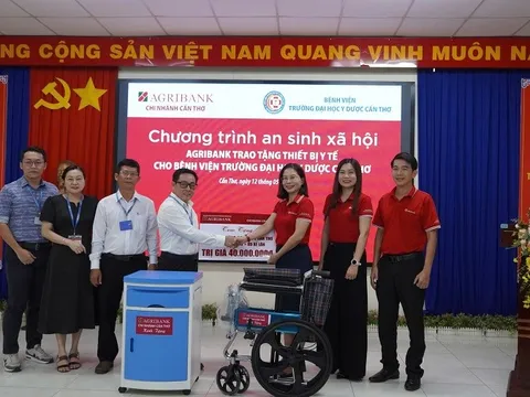 Agribank Chi nhánh Cần Thơ trao an sinh xã hội cho Bệnh viện Đại học Y Dược Cần Thơ