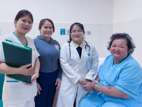 Phẩu thuật nội soi lấy sỏi ống mật chủ và cắt túi mật cho bệnh nhân cao tuổi