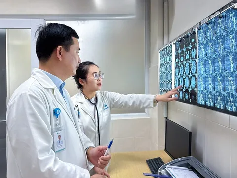 Cứu sống cụ bà 75 tuổi đột quỵ nhồi máu não nặng
